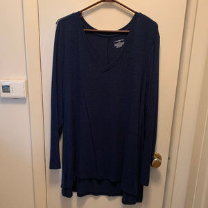 Long sleeve sweater.